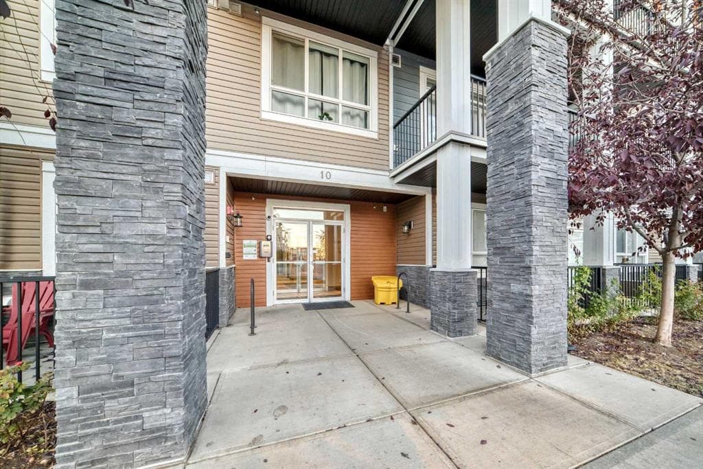 405, 10 Walgrove Walk SE — photo 1