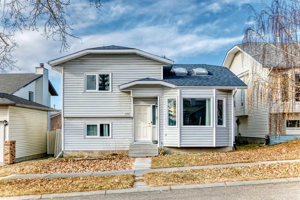 4-bed Detached for sale at 179 Hawkwood Boulevard NW, Calgary