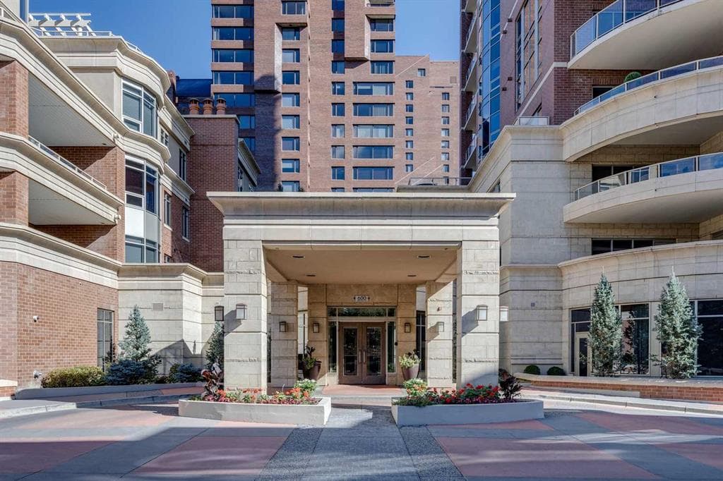 702, 600 Princeton Way SW — photo 1