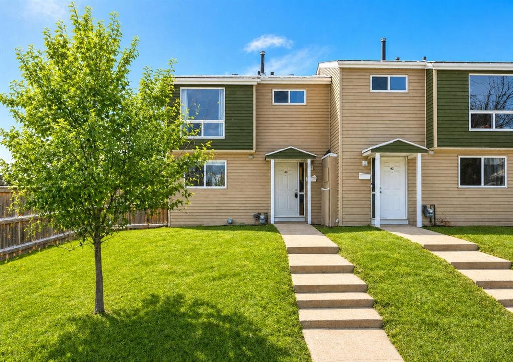 3-bed Townhouse for sale at 43, 5425 Pensacola Crescent SE, Calgary