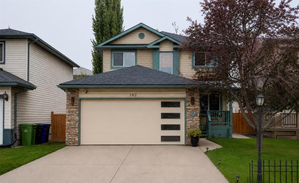 182 Harvest Creek Close NE — photo 1