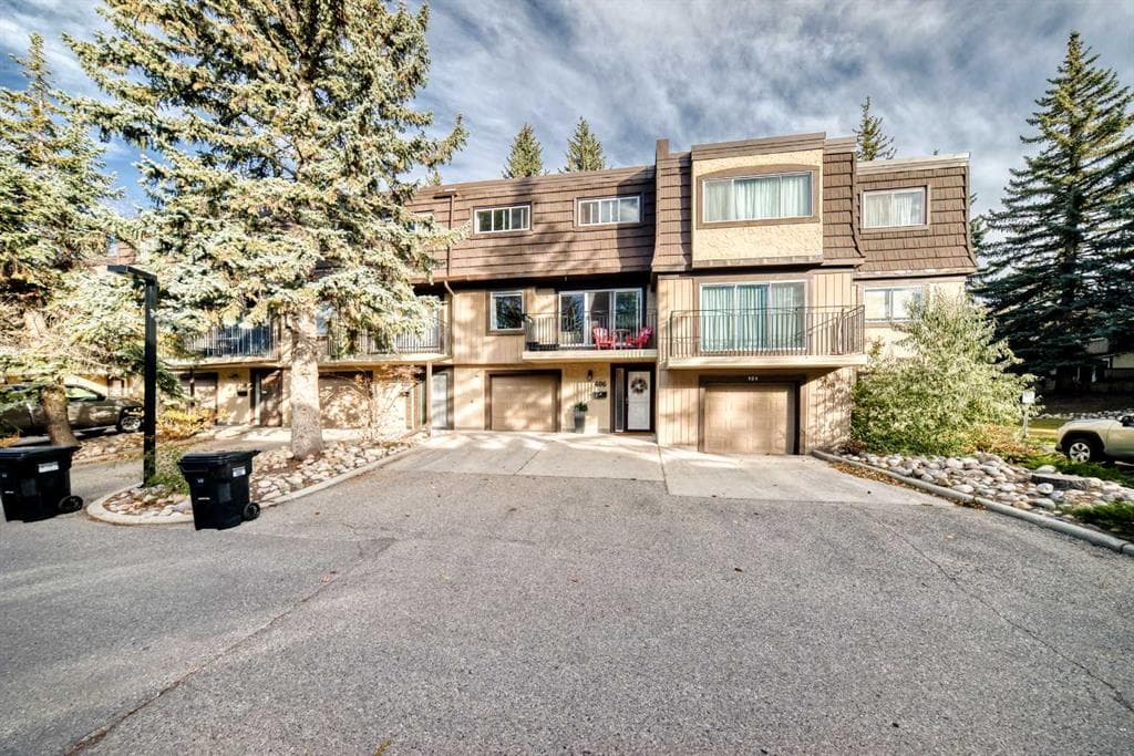 4-bed Townhouse for sale at 406, 3130 66 Avenue SW, Calgary
