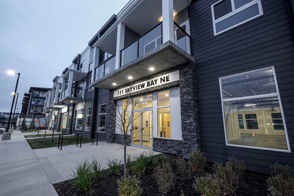 2226, 151 Skyview Bay NE — photo 1