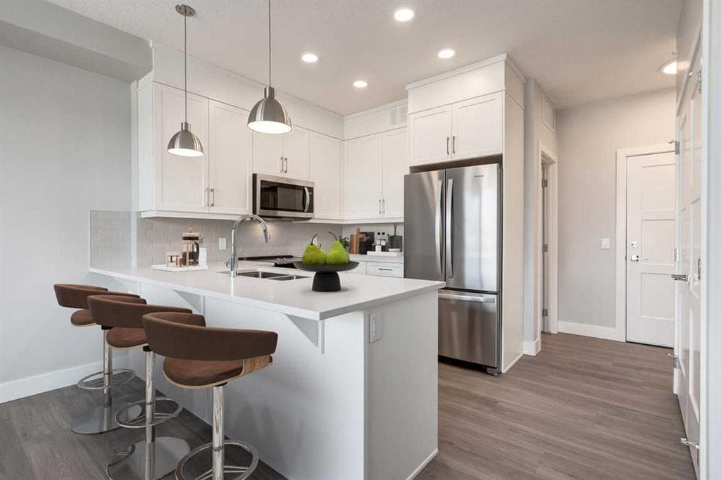 1-bed Apartment for sale at 1102, 110 Greenbriar Place NW, Calgary