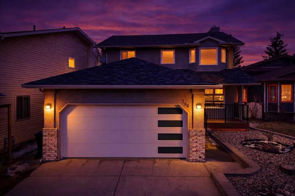 4-bed Detached for sale at 256 Riverside Mews SE, Calgary