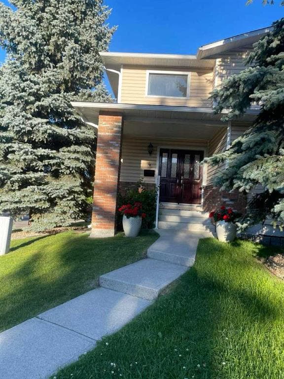5-bed Detached for sale at 4 Cedargrove Way SW, Calgary