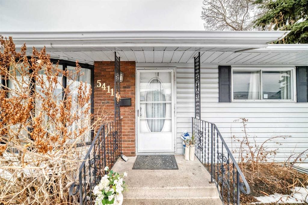 5411 Temple Road NE — photo 1