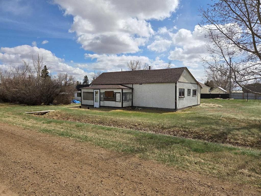 3-bed Detached for sale at 124 6 Avenue N, Champion
