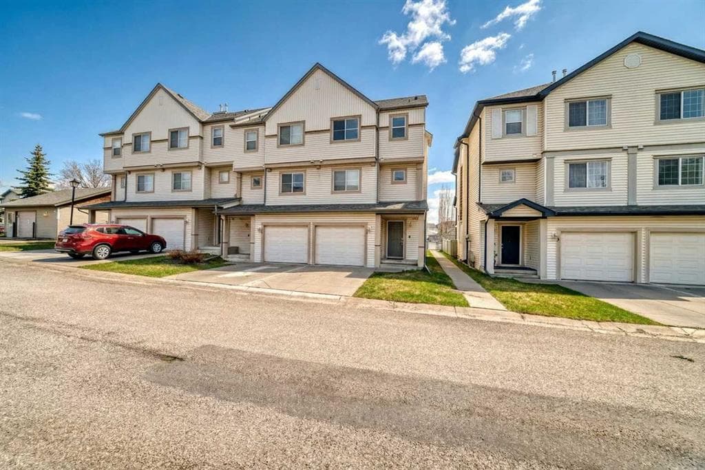 17 Copperfield Court SE — photo 1