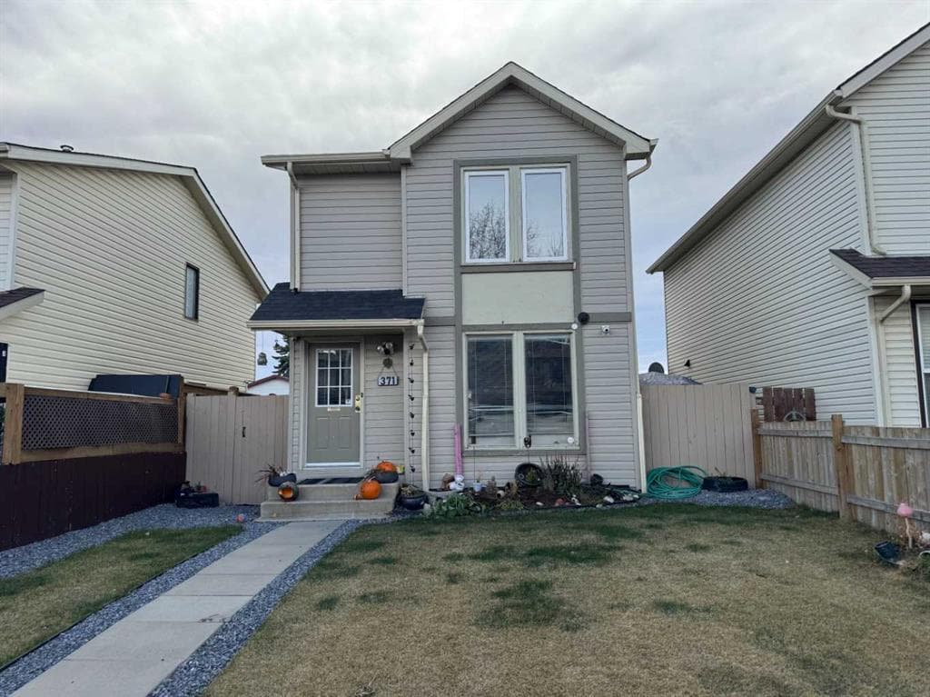 371 Falshire Drive NE — photo 1
