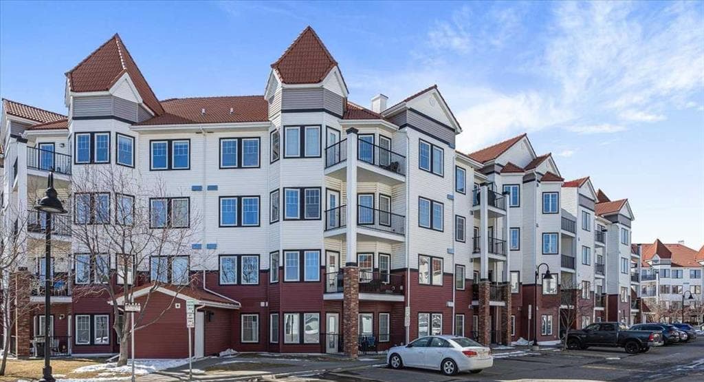 326, 30 Royal Oak Plaza NW — photo 1