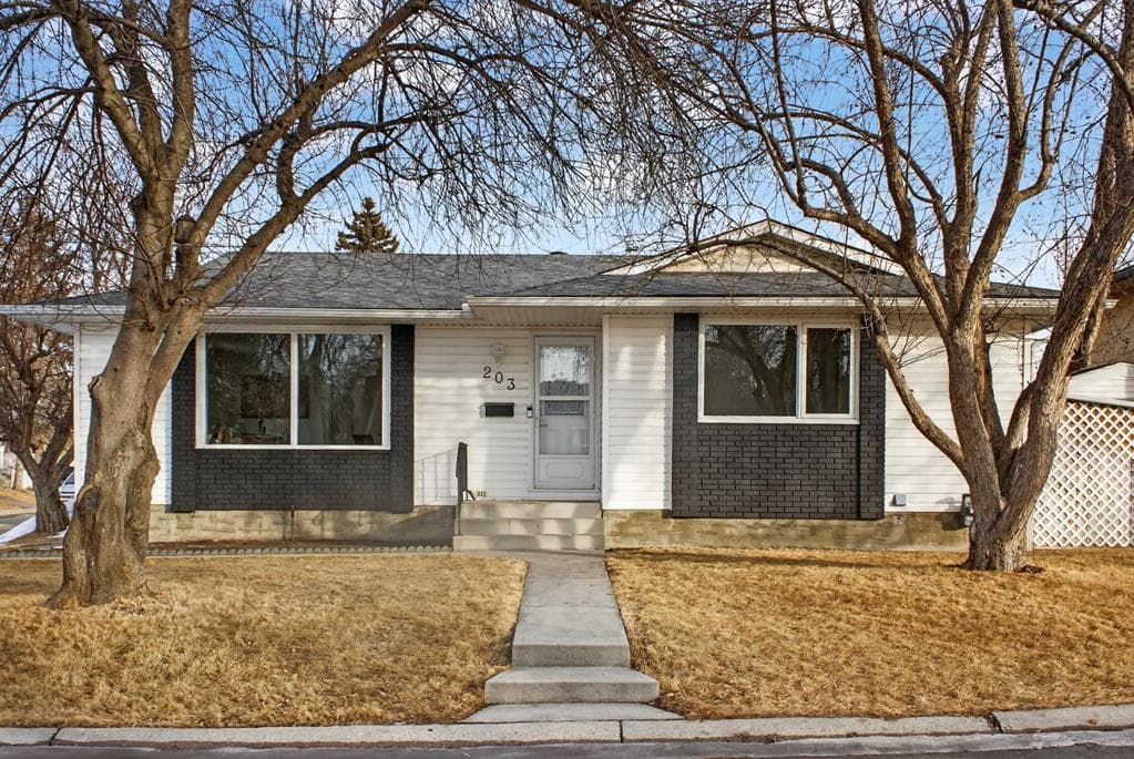 5-bed Detached for sale at 203 Lynnover Place SE, Calgary