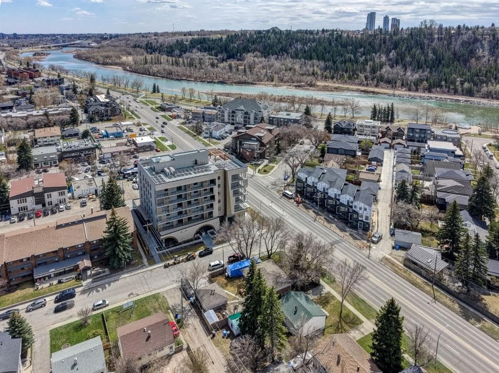 3-bed Detached for sale at 3432 3 Avenue NW, Calgary