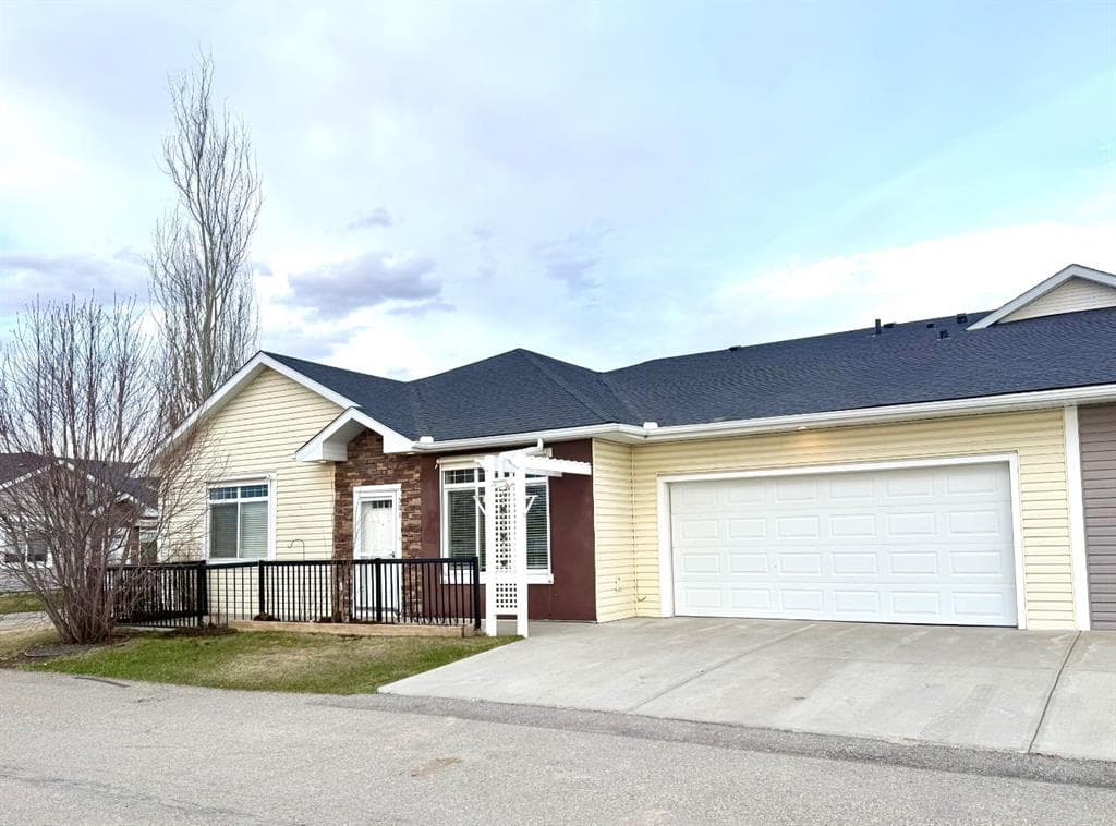 3-bed Townhouse for sale at 501 Sunvale Crescent NE, High River