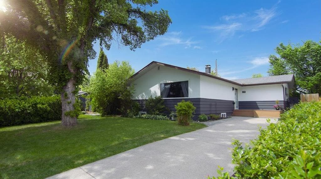15 Hamlet Road SW — photo 1