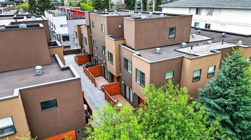 3-bed Townhouse for sale at 10, 1717 27 Avenue SW, Calgary