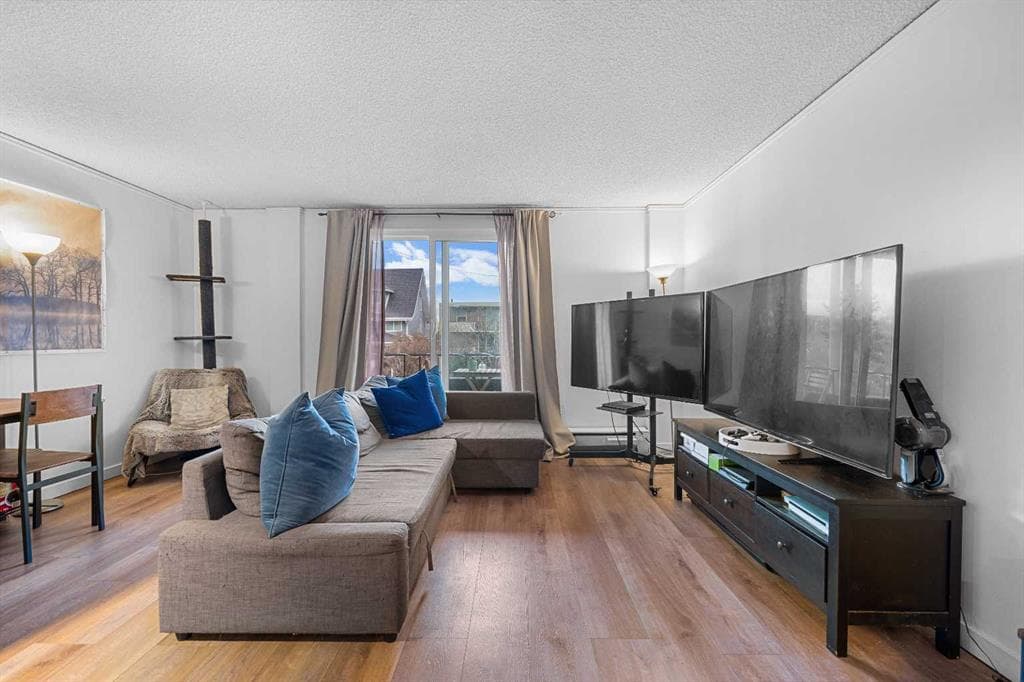 202, 2111 14 Street SW — photo 1