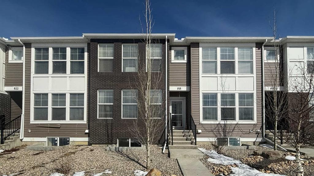 818 Cornerstone Boulevard NE — photo 1