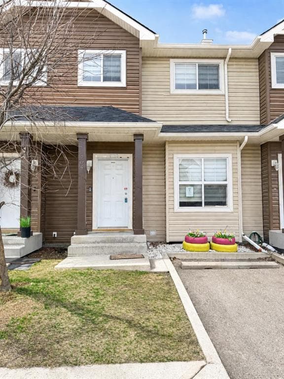 204, 111 Tarawood Lane NE — photo 1