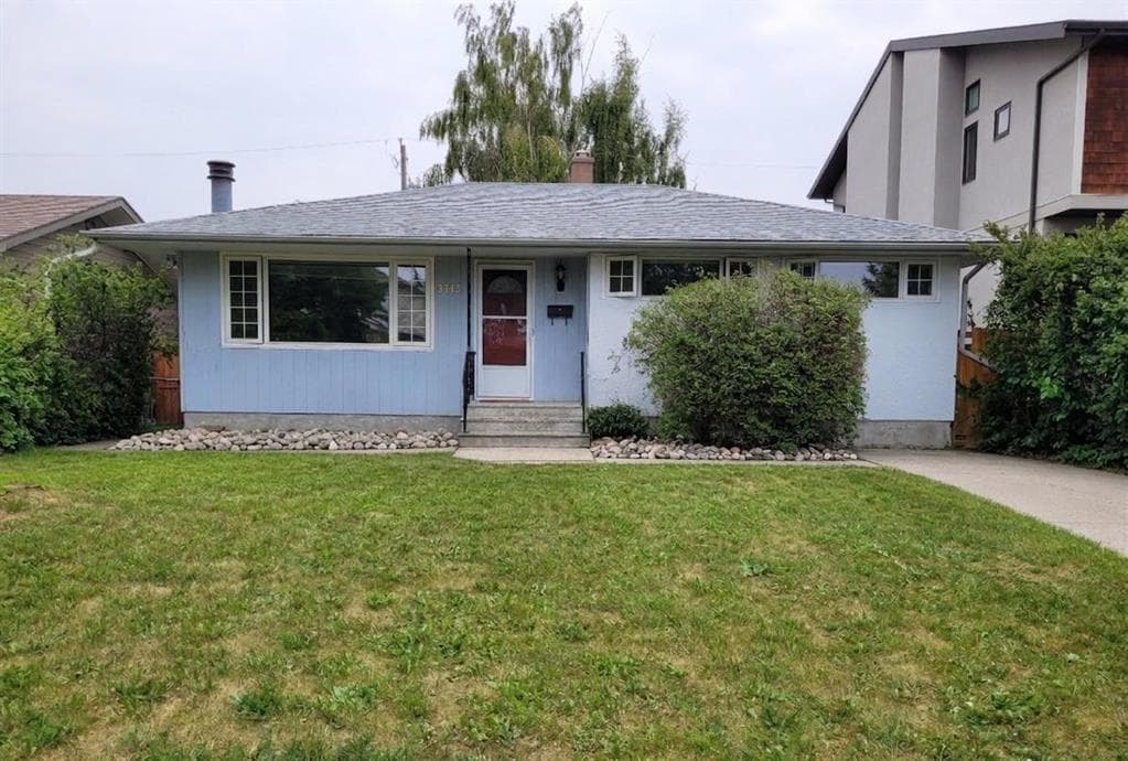 3719 43 Street SW — photo 1