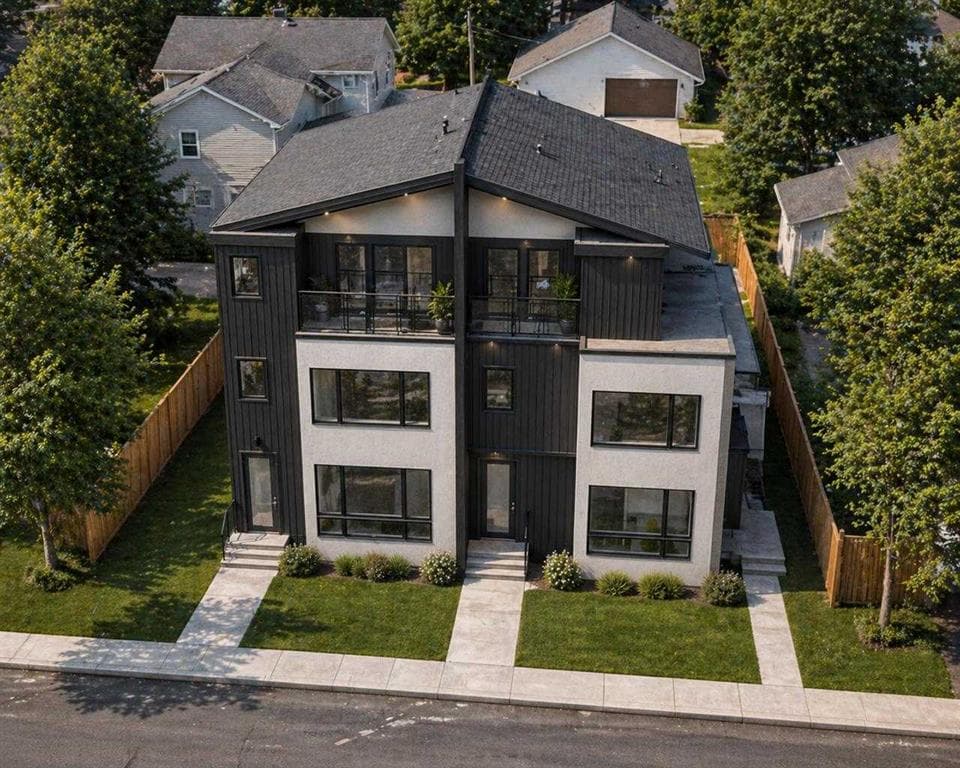 2624 1 Avenue NW — photo 1