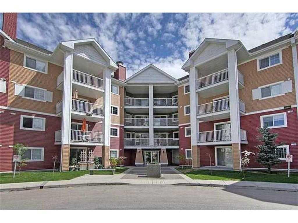 2314, 10 Prestwick Bay SE — photo 1