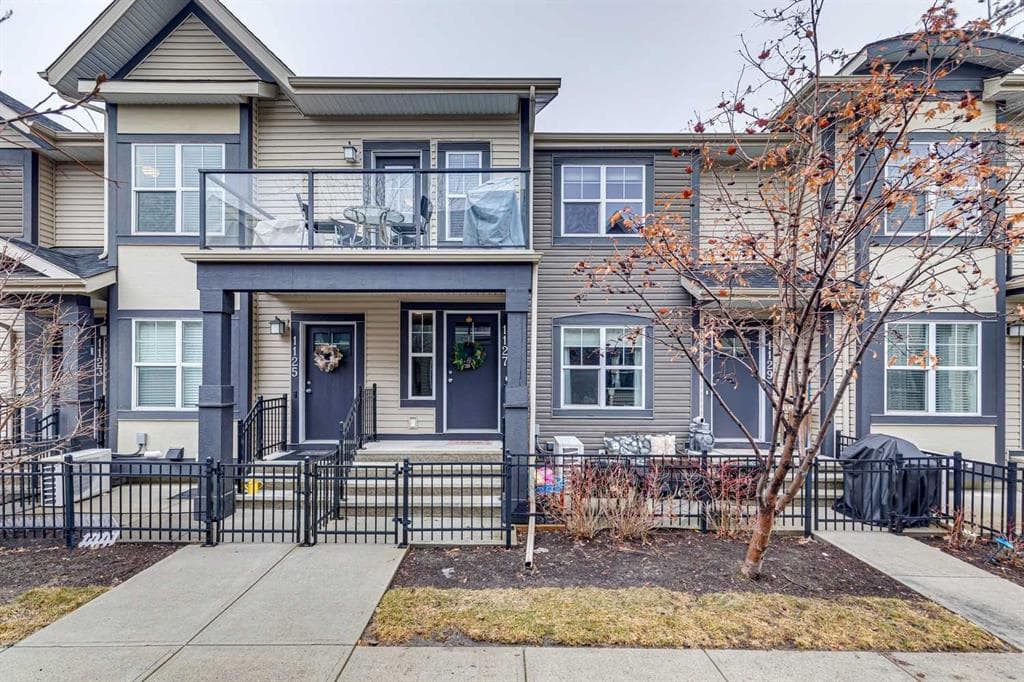 1127 McKenzie Towne Row SE — photo 1