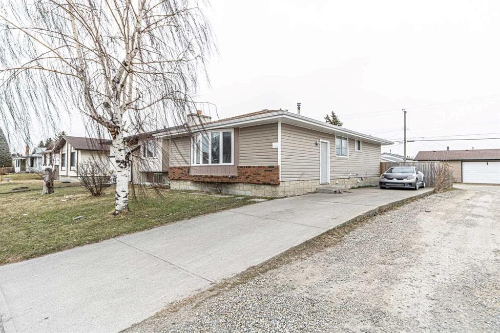 121 Margate Close NE — photo 1