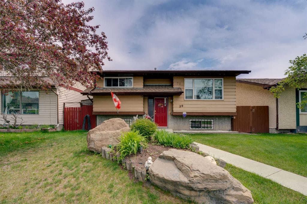 3-bed Detached for sale at 20 Ogmoor Crescent SE, Calgary
