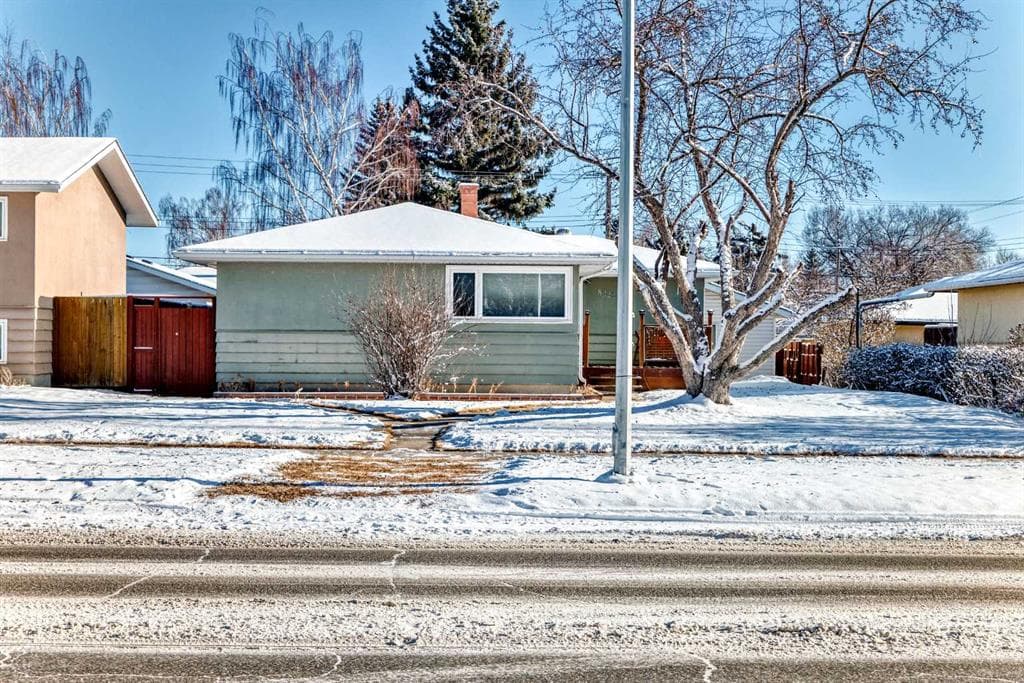 5-bed Detached for sale at 8222 Fairmount Drive SE, Calgary