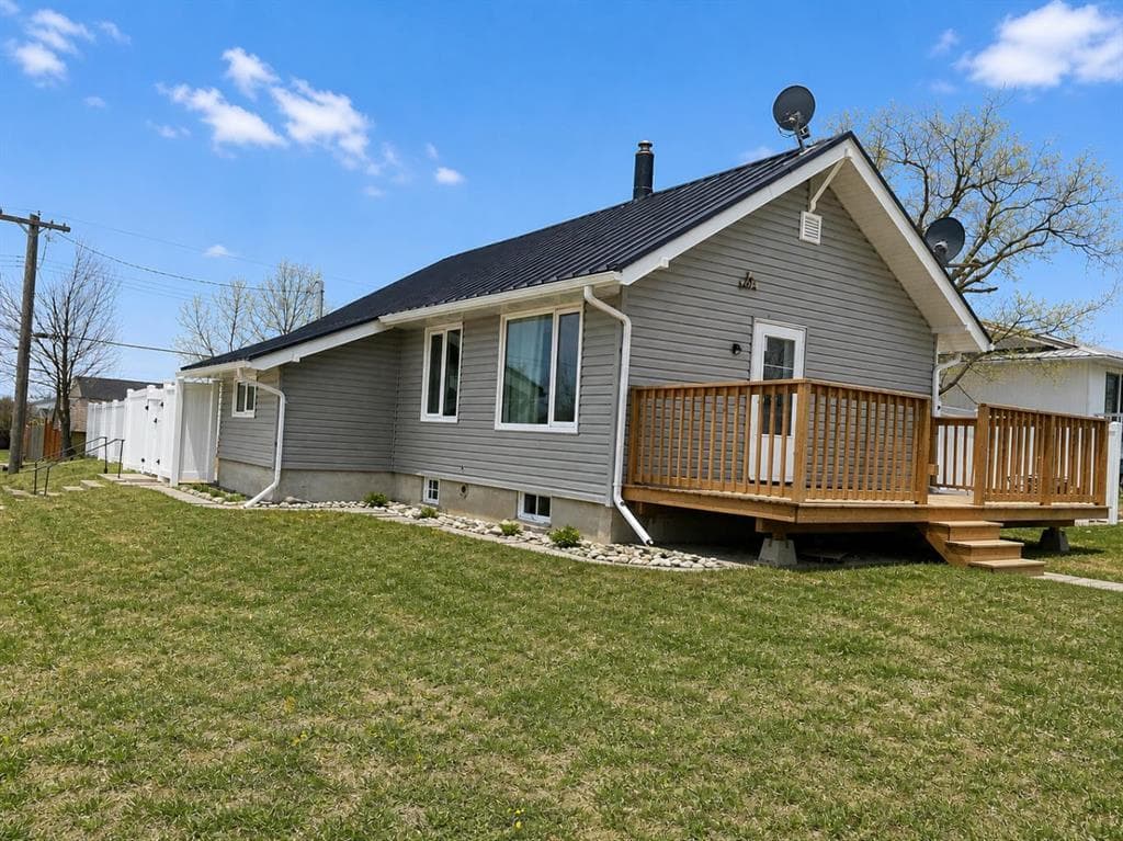 2-bed Detached for sale at 132 8 Avenue, Gleichen