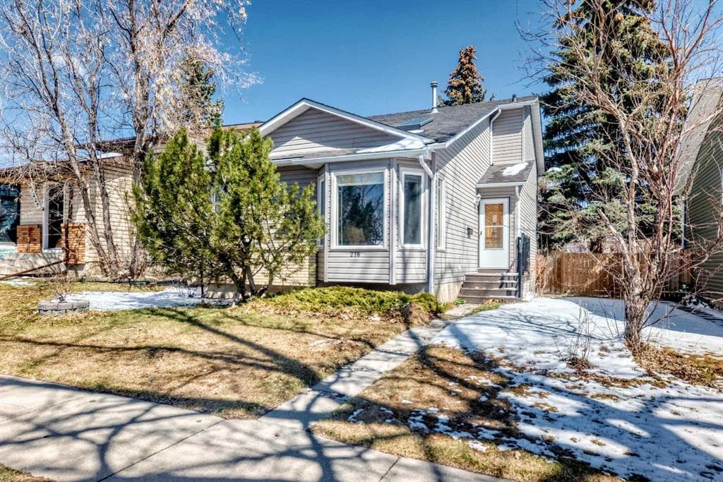 3-bed Detached for sale at 216 Hawkwood Boulevard NW, Calgary