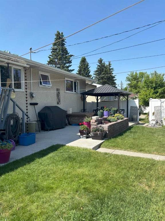 4924 40 Avenue NW — photo 1