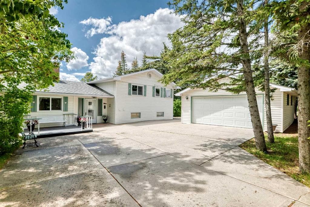 10737 Eamon Road NW — photo 1