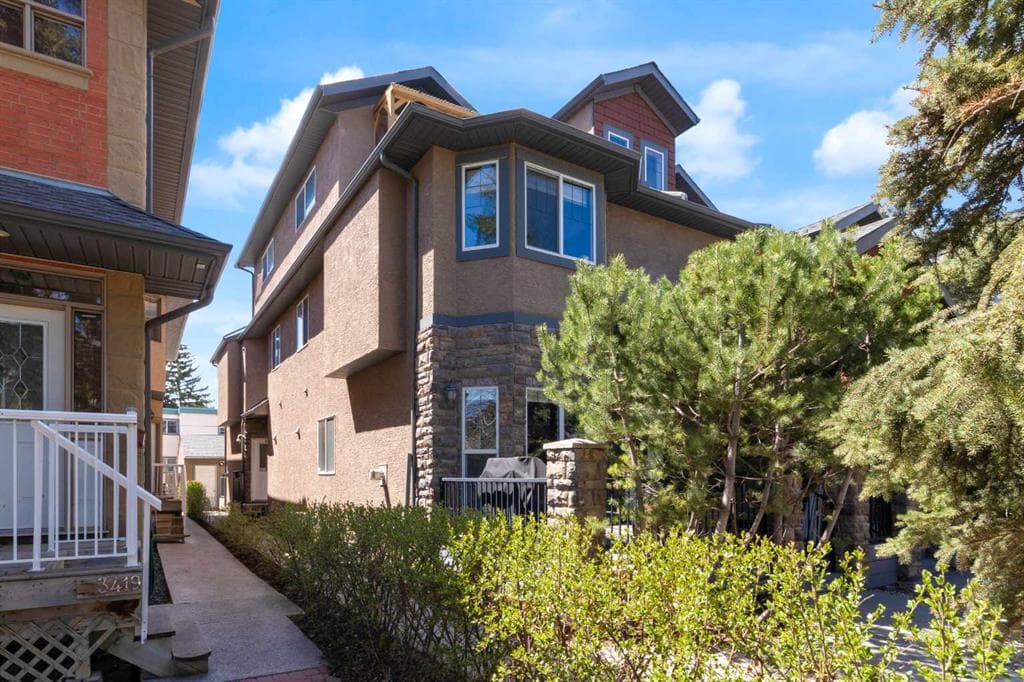 3-bed Townhouse for sale at 2, 3421 5 Avenue NW, Calgary