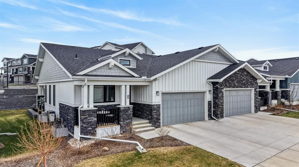 3-bed Townhouse for sale at 46 Crestridge Bay SW, Calgary
