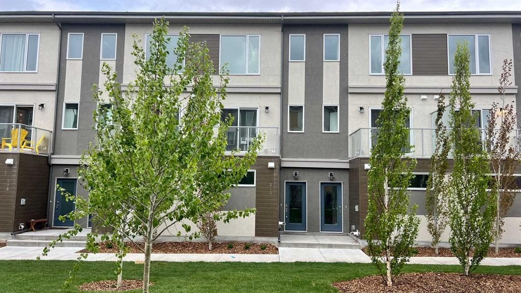 2-bed Townhouse for sale at 212 Shawnee Square SW, Calgary