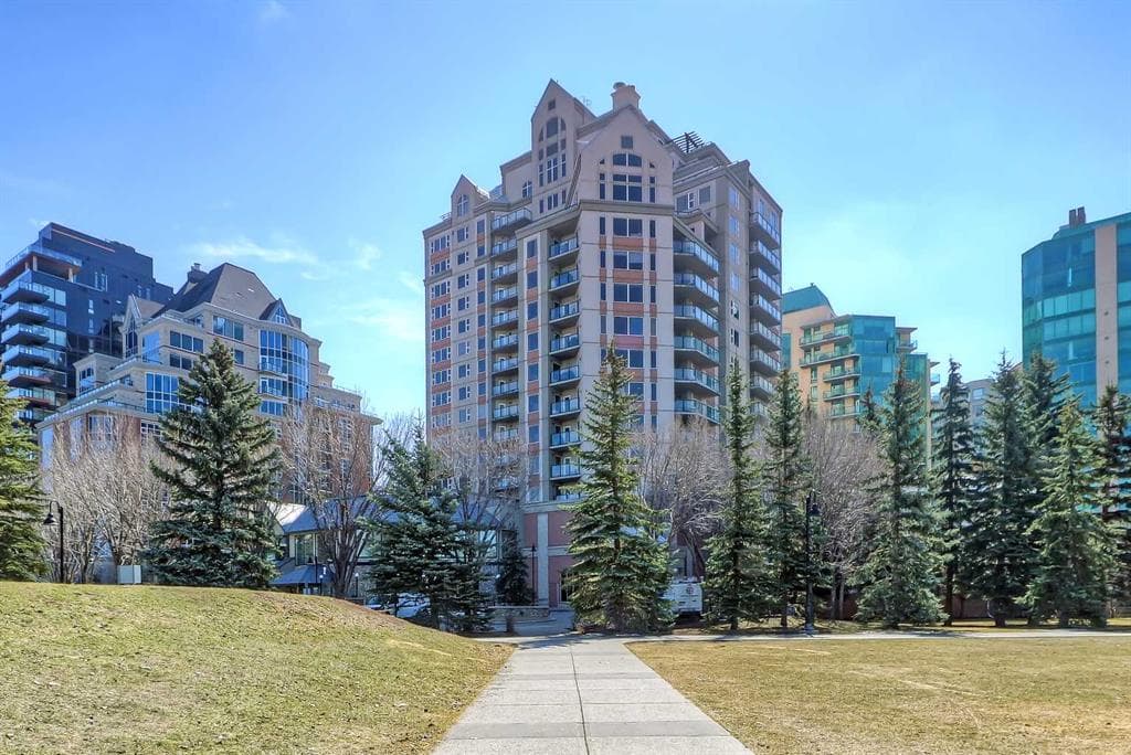 1-bed Apartment for sale at 902, 200 La Caille Place SW, Calgary
