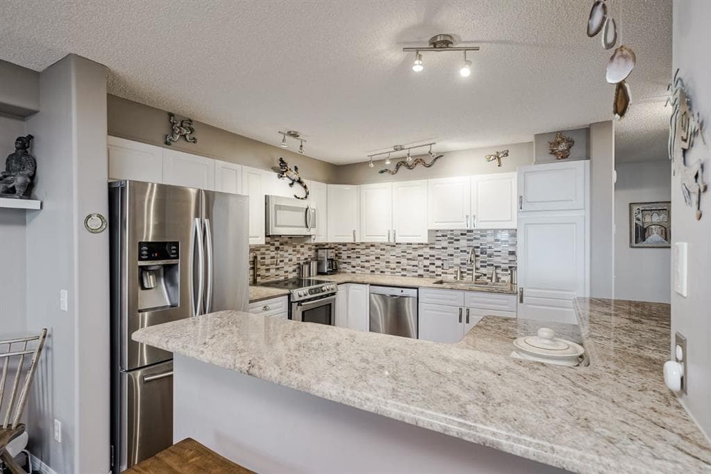 2-bed Townhouse for sale at 25, 200 Sandstone Drive NW, Calgary