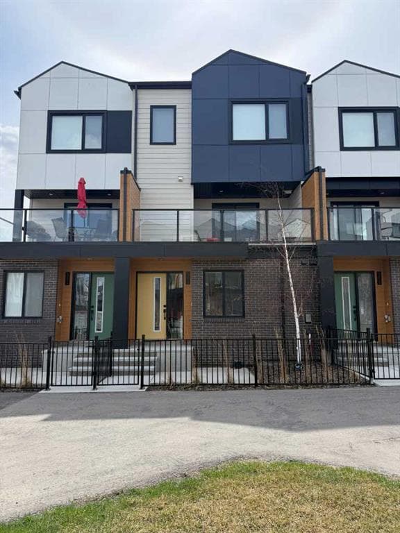 4-bed Townhouse for sale at 302, 8535 19 Avenue SE, Calgary