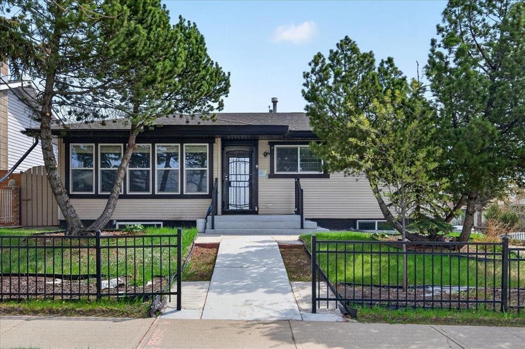 5-bed Detached for sale at 3620 28 Street SE, Calgary