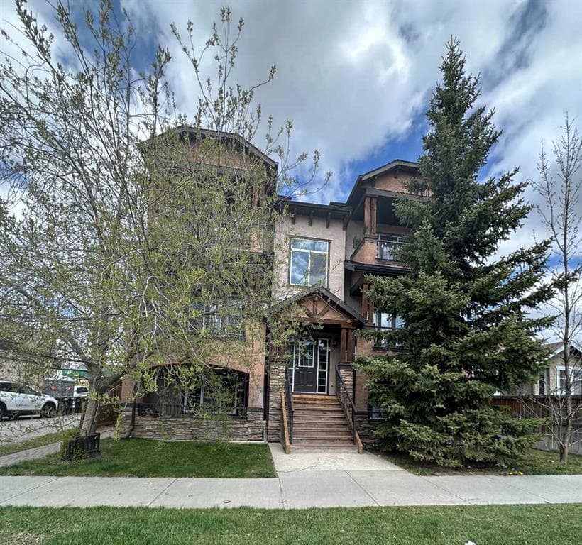 102, 110 12 Avenue NE — photo 1