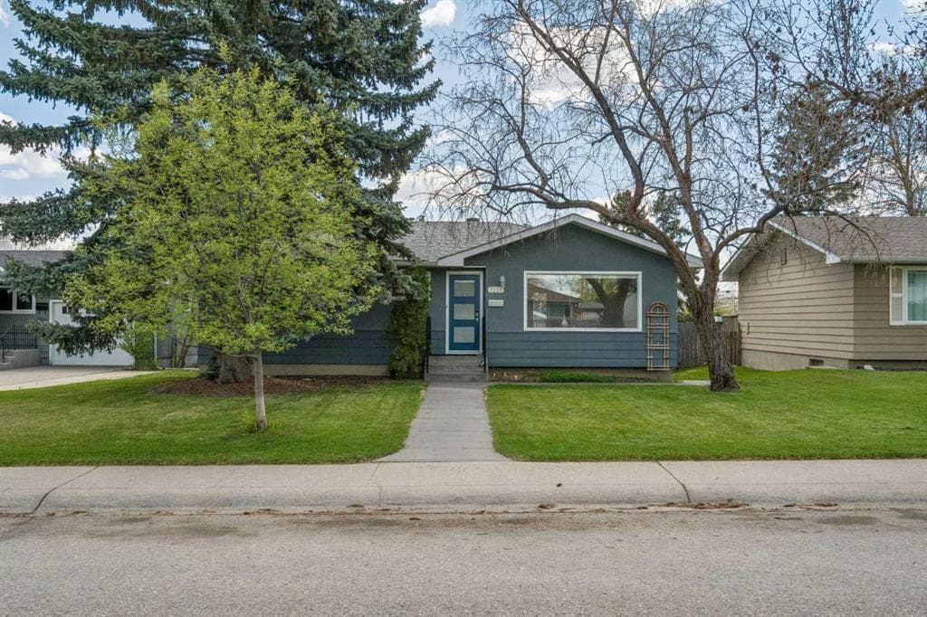 4-bed Detached for sale at 7224 Farrell Road SE, Calgary