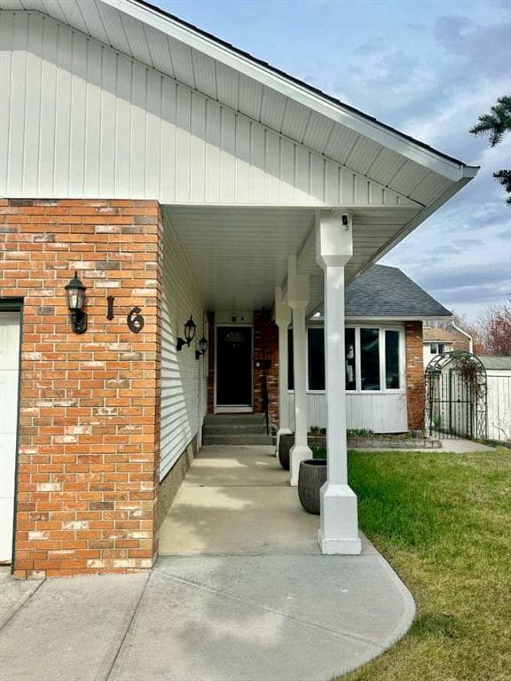 4-bed Detached for sale at 16 Woodfield Court SW, Calgary