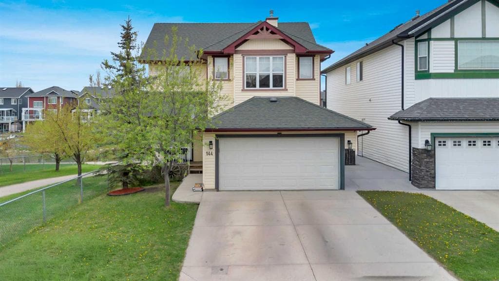 3-bed Detached for sale at 144 Bayside Point SW, Airdrie