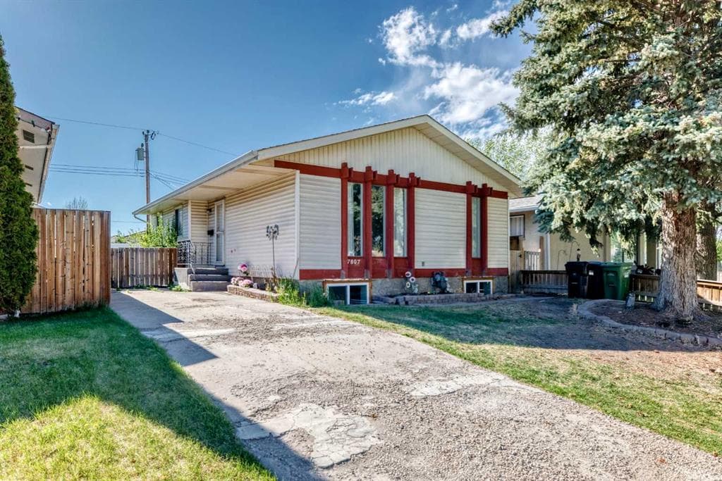 5-bed Detached for sale at 7807 20A Street SE, Calgary
