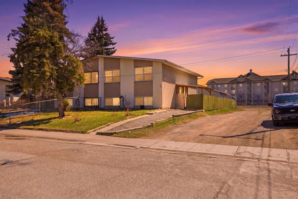 4-bed Semi-detached for sale at 54 Pennsburg Way SE, Calgary