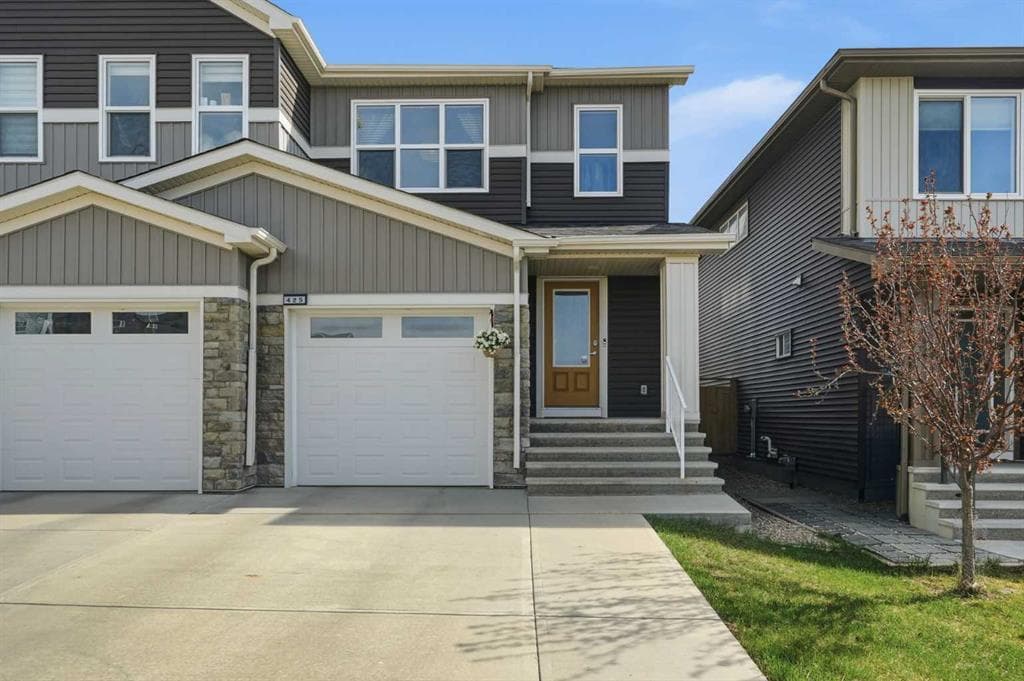 3-bed Semi-detached for sale at 425 Carringvue Avenue NW, Calgary