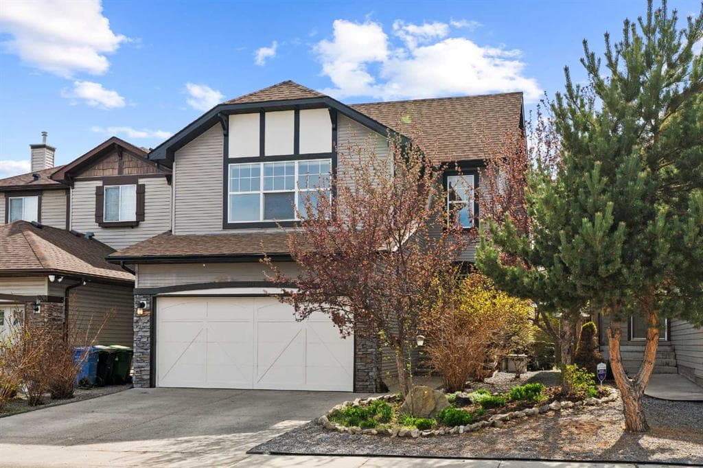 4-bed Detached for sale at 90 New Brighton Manor SE, Calgary