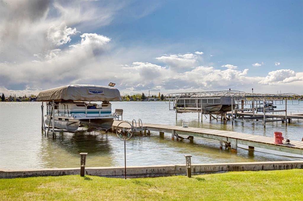 2-bed Detached for sale at 275 East Chestermere Drive, Chestermere